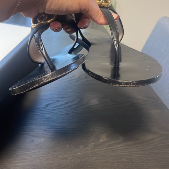 GUCCI WOMEN'S THONG SANDAL WITH DOUBLE G - Picture 6 of 9